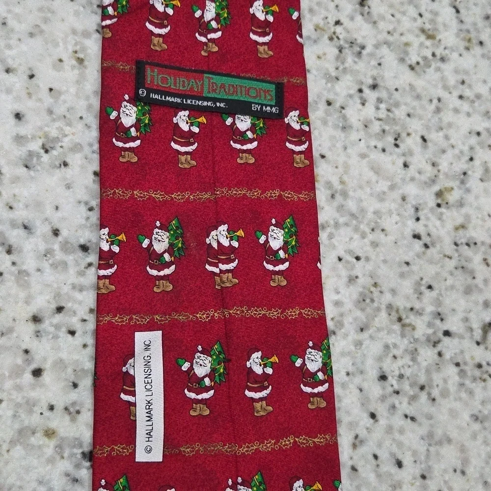 Hallmark Holiday Traditions 100% Silk Santa Tie 4x58